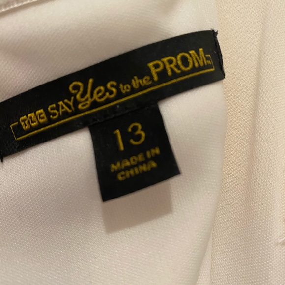 White Bridal/ Prom Sleeveless Gown, NRT - Picture 11 of 14